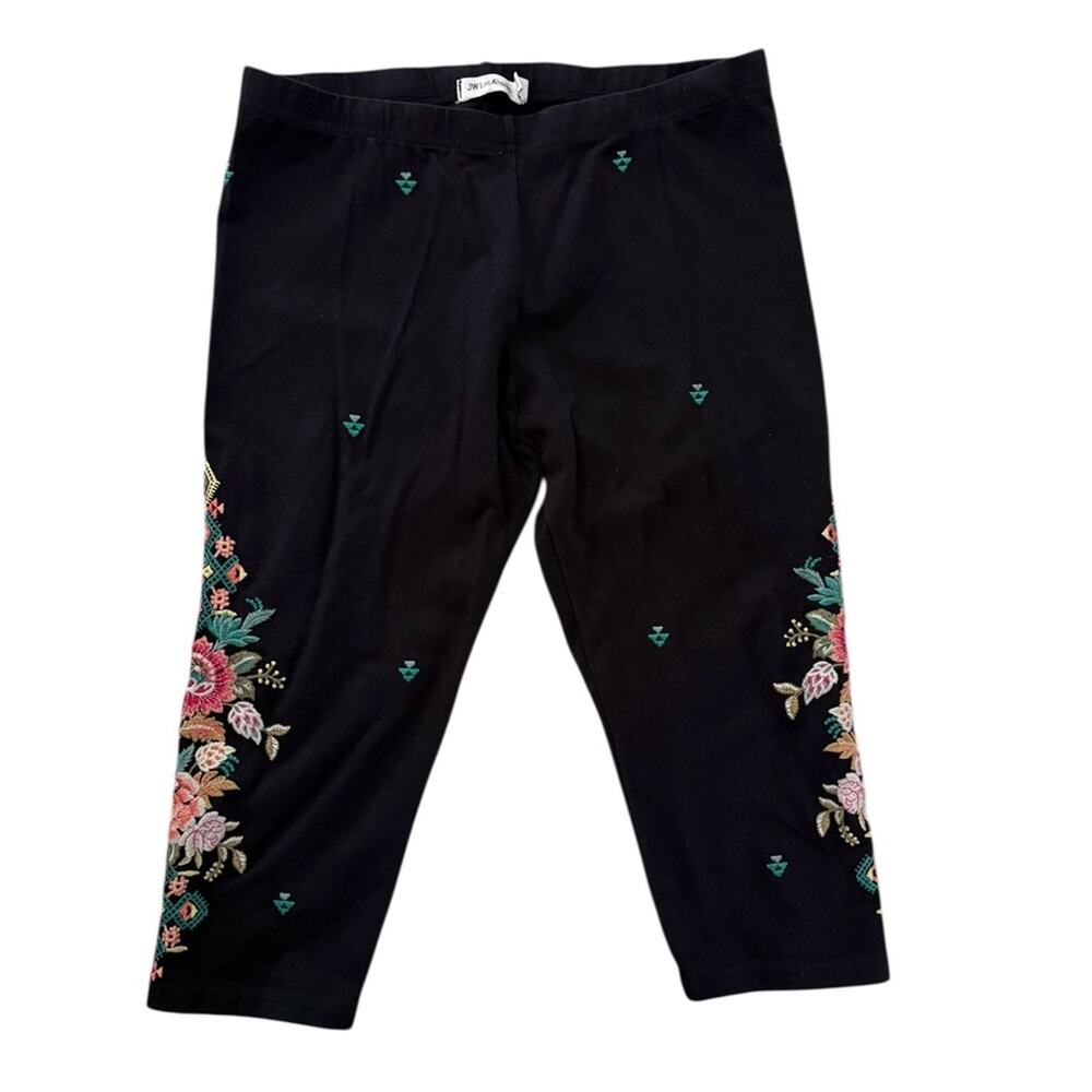 Johnny Was Chandra Bike Short Bermuda Floral Embroidery Black Knit XS J66720-2 - Picture 4 of 11